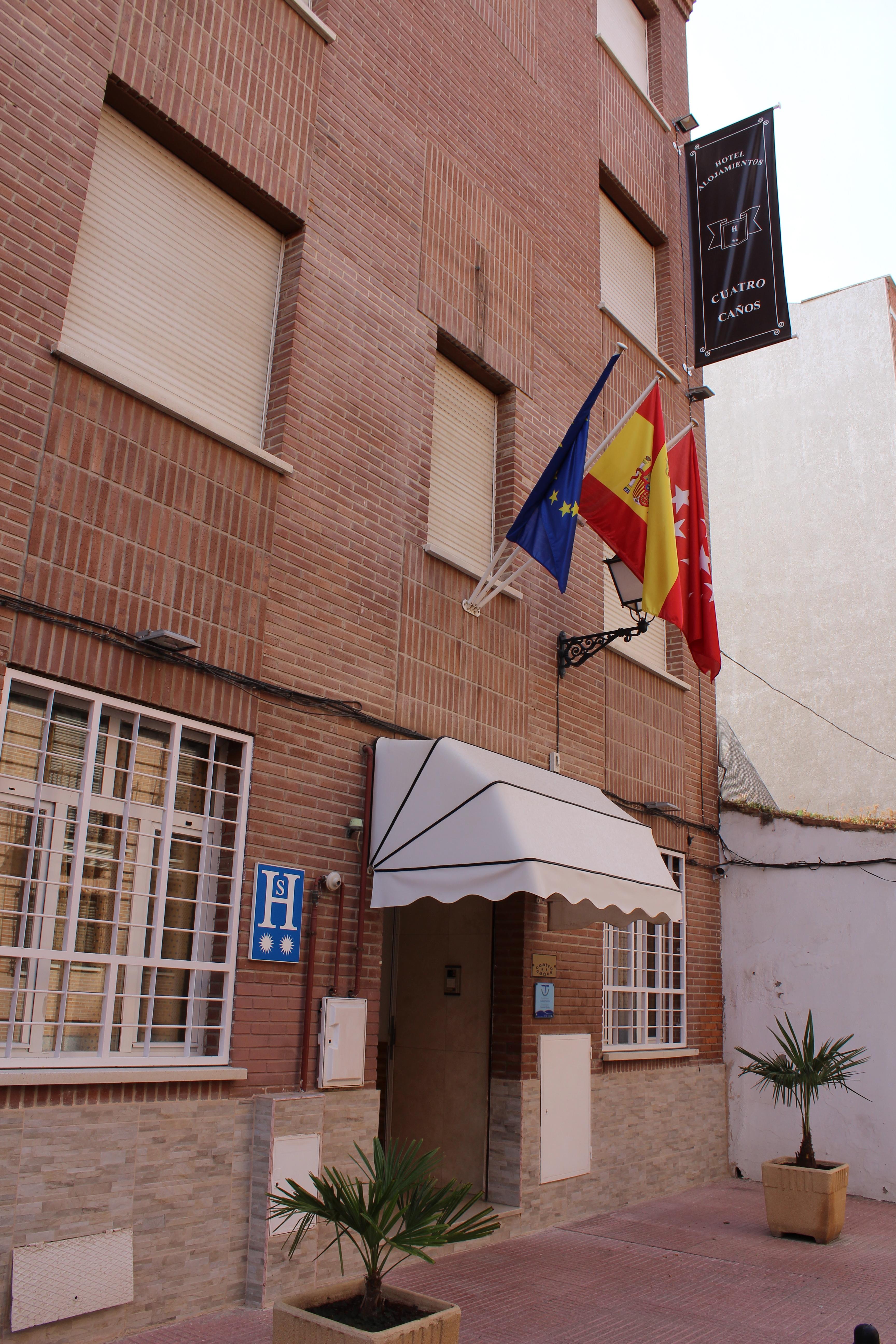 Hotel Cuatro Canos Alcala de Henares Exterior photo