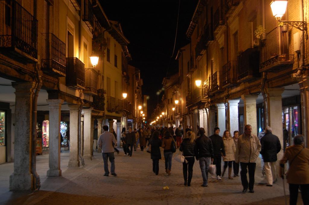 Hotel Cuatro Canos Alcala de Henares Exterior photo